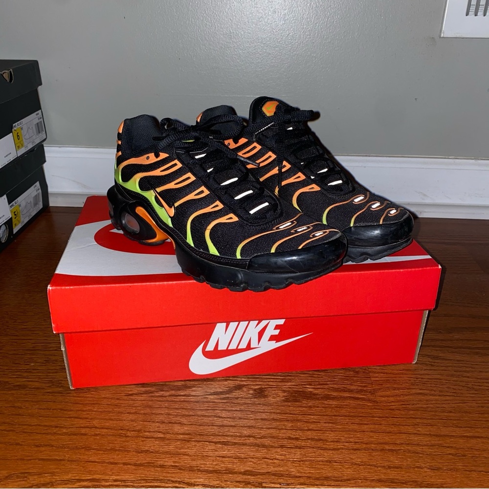 Nike air maxes